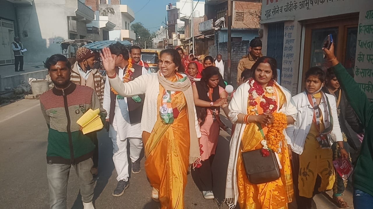 कांग्रेस केंदीय कार्यालय का उद्घाटन बकेवर में 
