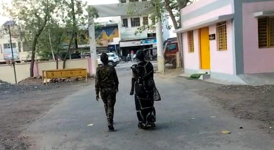 शादी का झांसा देकर लूट करने वाली महिला गिरफ्तार