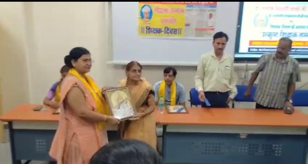 डॉ.श्याम बिहारी शर्मा की स्मृति में एक दर्जन से अधिक शिक्षकों का हुआ सम्मान