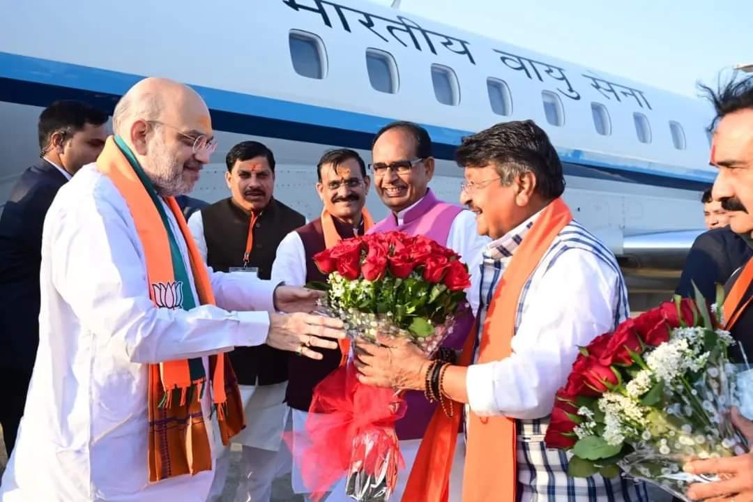 केंद्रीय गृह मंत्री अमित शाह का मुख्यमंत्री डॉ यादव ने विमानतल पर किया स्वागत