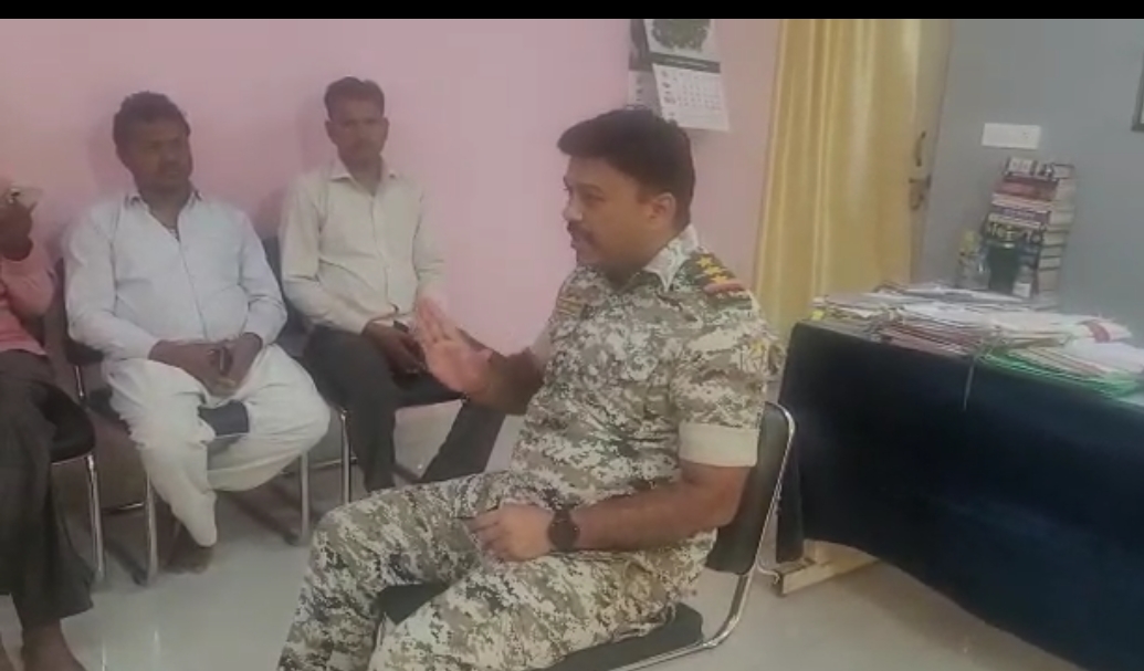 थाना मेहगांव पुलिस की मैरिज गार्डन संचालकों को समझाईश 
शस्त्र लेकर मैरिज गार्डन में न करने दे प्रवेश नहीं तो होगी कार्यवाही।