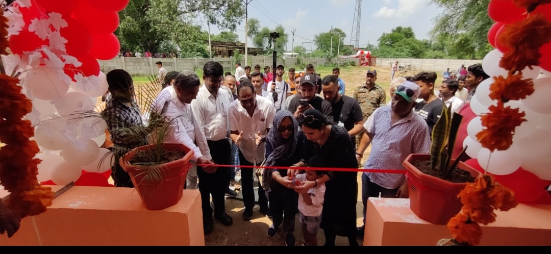 स्कूल नहीं ये देश भक्ति की पाठशाला है
स्कूल नहीं ये देश भक्ति की पाठशाला है