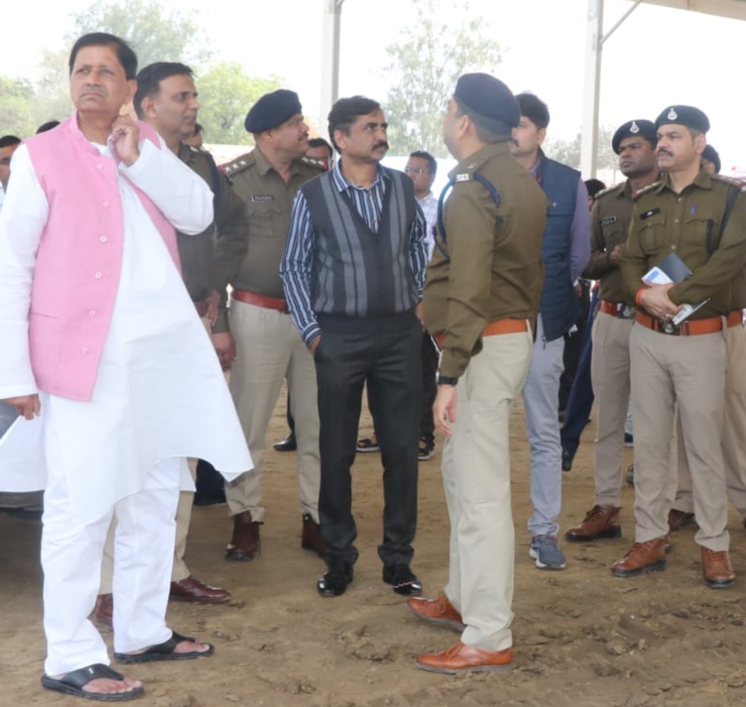विधायक नरेंद्र सिंह ने मुख्यमंत्री के प्रस्तावित भ्रमण कार्यक्रम के लिए स्टेडियम का किया निरीक्षण विधायक नरेंद्र सिंह ने मुख्यमंत्री के प्रस्तावित भ्रमण कार्यक्रम के लिए स्टेडियम का किया निरीक्षण