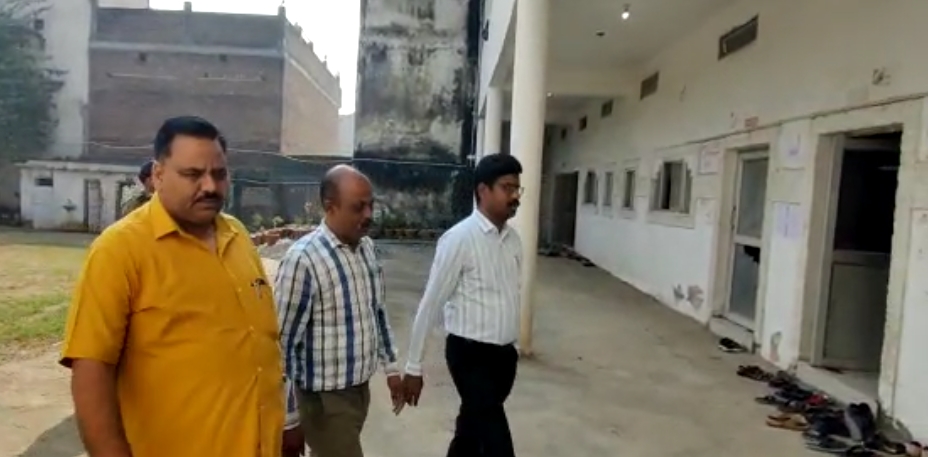 कलेक्टर ने हायर सेकेण्डरी की चल रही परीक्षाओं का किया निरीक्षण
कलेक्टर ने हायर सेकेण्डरी की चल रही परीक्षाओं का किया निरीक्षण