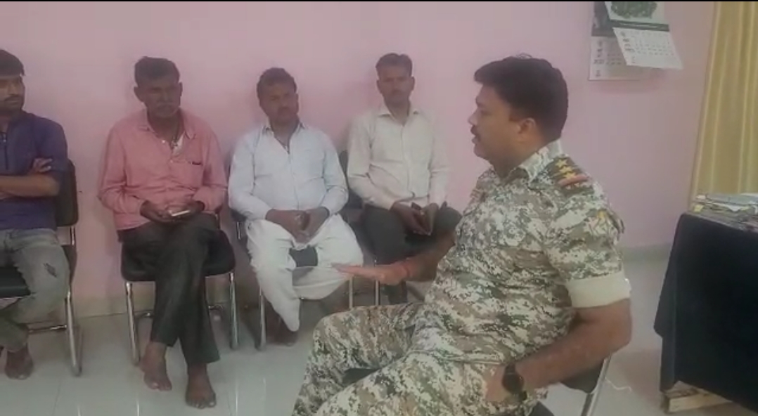 थाना मेहगांव पुलिस की मैरिज गार्डन संचालकों को समझाईश 
शस्त्र लेकर मैरिज गार्डन में न करने दे प्रवेश नहीं तो होगी कार्यवाही।