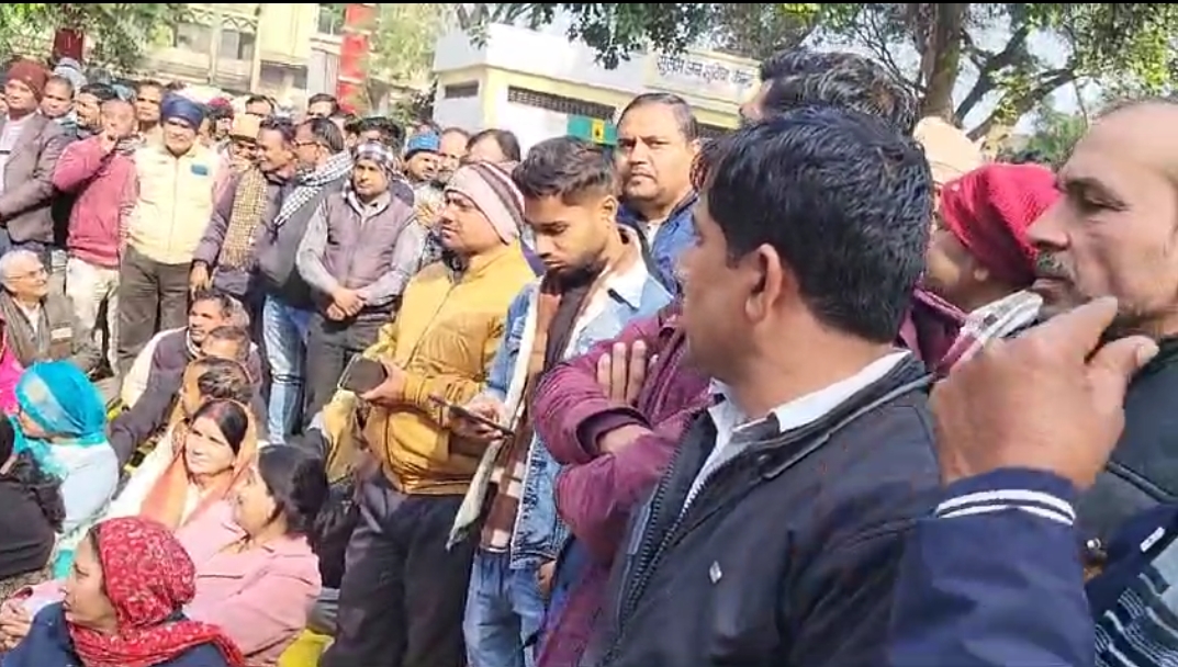 एरियर भुगतान व क्रमोन्नति वेतनमान के लिए शिक्षकों ने किया धरना प्रदर्शन एरियर भुगतान व क्रमोन्नति वेतनमान के लिए शिक्षकों ने किया धरना प्रदर्शन