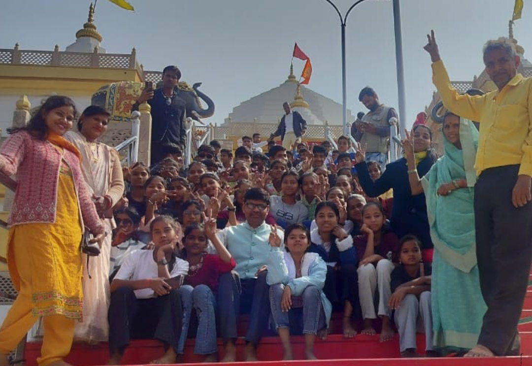 पीएम श्री शासकीय हाई स्कूल पावई विकास खण्ड अटेर जिला भिण्ड ने दतिया में किया शैक्षिक भ्रमण पीएम श्री शासकीय हाई स्कूल पावई विकास खण्ड अटेर जिला भिण्ड ने दतिया में किया शैक्षिक भ्रमण
