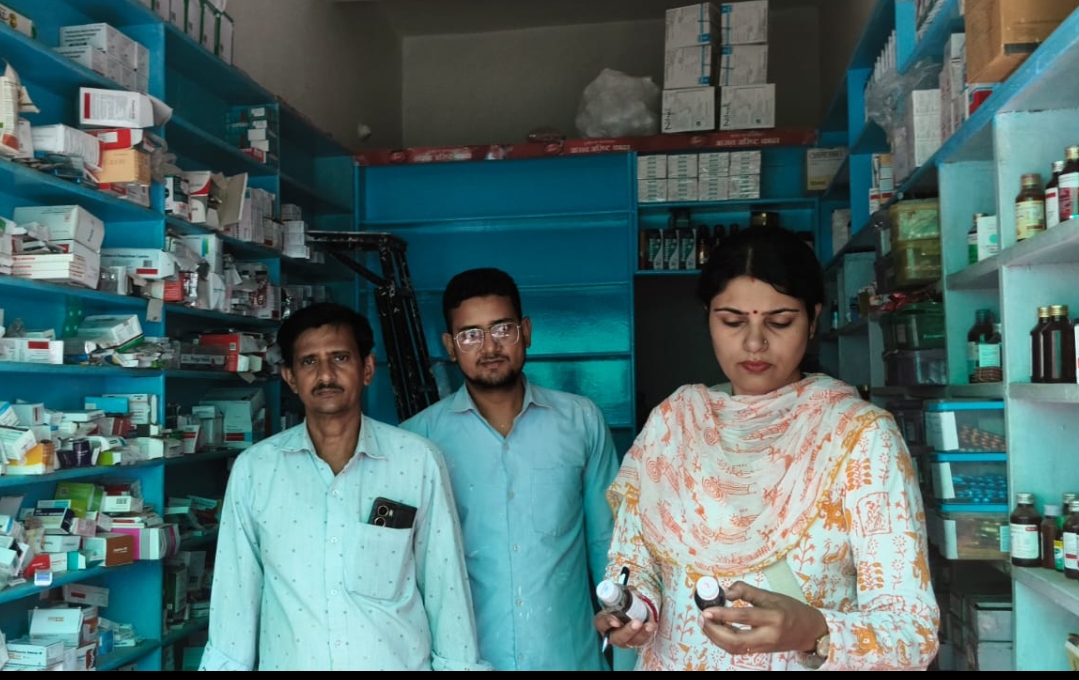 गोहद में औषधि निरीक्षक डॉ आकांक्षा गरुड ने किया औचक निरीक्षण
